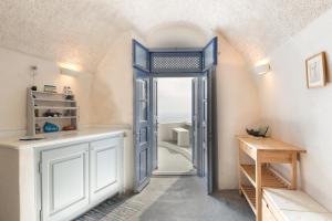 Andreas Cultural Cave House in Imerovigli, Santorini