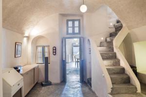 Andreas Cultural Cave House in Imerovigli, Santorini