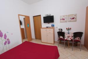 Room and Apartment Lea