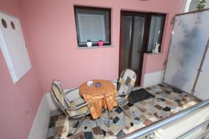 Room and Apartment Lea