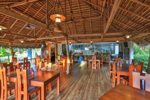 Paper Moon Kudils