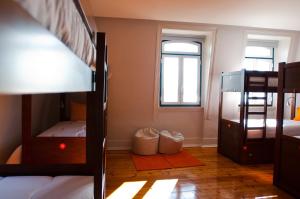 Bed in 6-Bed Dormitory Room with City View room in Lisb'on Hostel