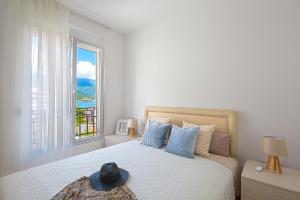 Apartment with Sea View room in Chiron Apartments