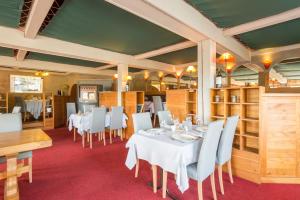 Hotels La Tour Hotel-Restaurant : photos des chambres