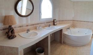 Villas Villa Torrella : photos des chambres
