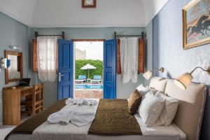 Family Apartment with Pool View 