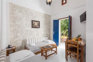  One-Bedroom Apartment with Pool View 