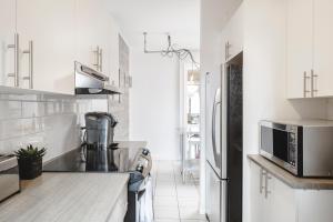 MTLVacationrentals-The MTLVR Kisses