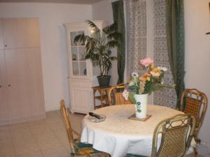 Appartements Les Fontaines Saint Leonard : photos des chambres
