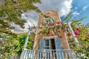 Sellada Apartments Santorini Greece