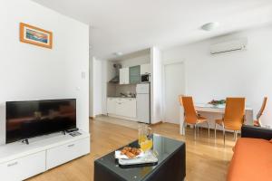 Apartment Marcela With Private Parking