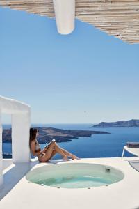 Honeymoon Suite with Hot Tub and Caldera View