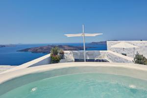 Honeymoon Executive Suite with Hot Tub and Caldera View
