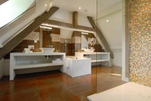 Hotels Domaine de Bayeux : Chambre Double Supérieure Mansardée - Bâtiment Principal