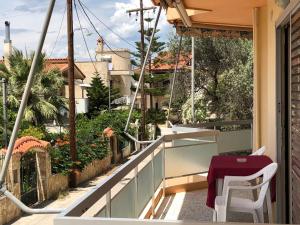 Summer House close to the sea @ Almiri, Corinth