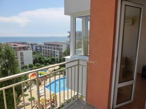 Sea View Crown apartment on complex with pools and beach, Sveti Vlas