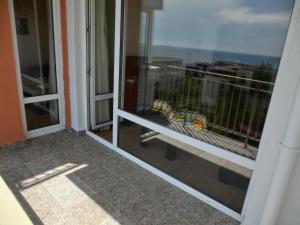 Sea View Crown apartment on complex with pools and beach, Sveti Vlas