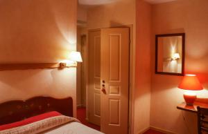 Hotels Logis Auberge Saint Simond : photos des chambres