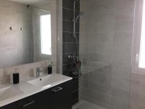 Appartements La Roseliere Appartement 2 chambres 6 couchages a 400 m de la plage : photos des chambres