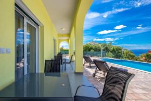 Luxury apartments Kostrena with pool