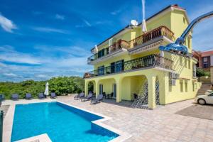 Luxury apartments Kostrena with pool