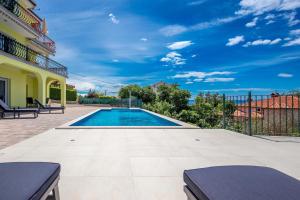 Luxury apartments Kostrena with pool