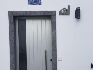 Amazing view to the sea & port bay in Mosteiros