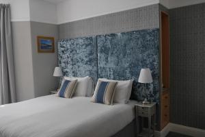 Superior King Room with En-Suite room in Redlands