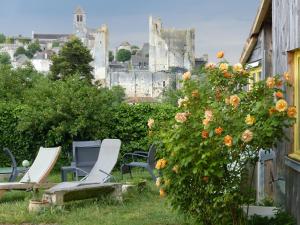 B&B / Chambres d'hotes La Maison Rouge : Chambre Familiale - Vue sur Jardin