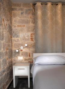 Elegant Residence Rooms & Apartments