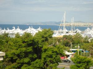 Flisvos Seafront-Marina apartment