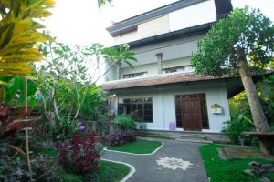 Akusara House