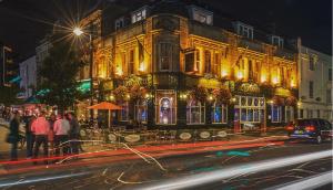 Spacious City Center Apartment By Smart Apartments Short Lets & Serviced Accommodation Apartment Southampton With Free WiFi