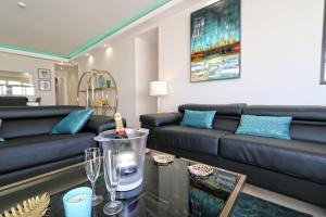 MARBELLA HOME RENTALS - Beachfront Luxury Apartment, 5BR Playas del Duque
