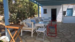 Oliaros seaside lodge Antiparos Greece