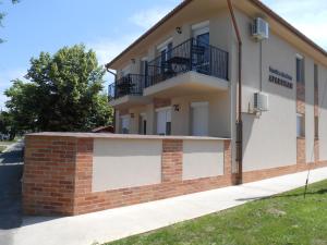 Imola és Andrea Apartmanház 2