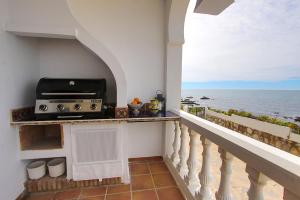 Apartment room in 1144 · Beachfront 1.line apartment lacala new refurbished