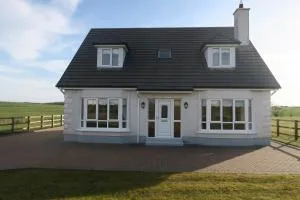 THISTLEDOWN - Ballina - Crossmolina - County Mayo - Sleeps 8 - Sister property to Inglewood - Cloonachoor