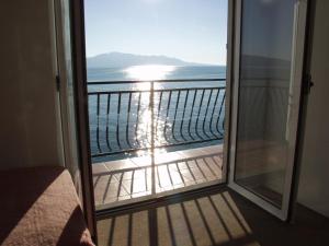 Apartments by the sea Brist, Makarska - 15465