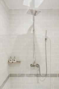 Shower, Fusion Suites Saigon in Ho Chi Minh City
