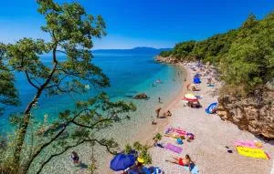 Apartments Lota - Urinj