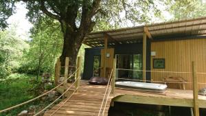 Chalets Camping le Soleil : photos des chambres