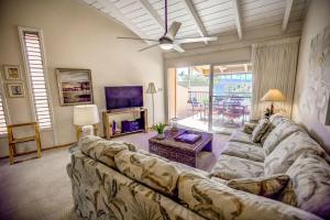 Two-Bedroom Apartment room in Kuleana Resort 202