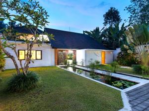 Villa Candi Kecil Empat by Villa Finder