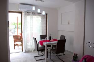 Purple Flower Suite Apartment img18