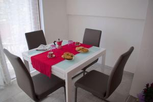 Purple Flower Suite Apartment img13