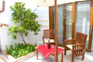 Purple Flower Suite Apartment img3