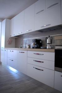 Purple Flower Suite Apartment img15