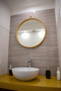 Purple Flower Suite Apartment img32