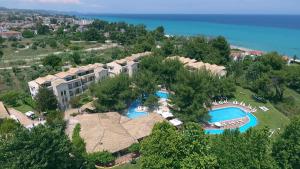 Lesse hotel, 
Hanioti, Greece.
The photo picture quality can be
variable. We apologize if the
quality is of an unacceptable
level.